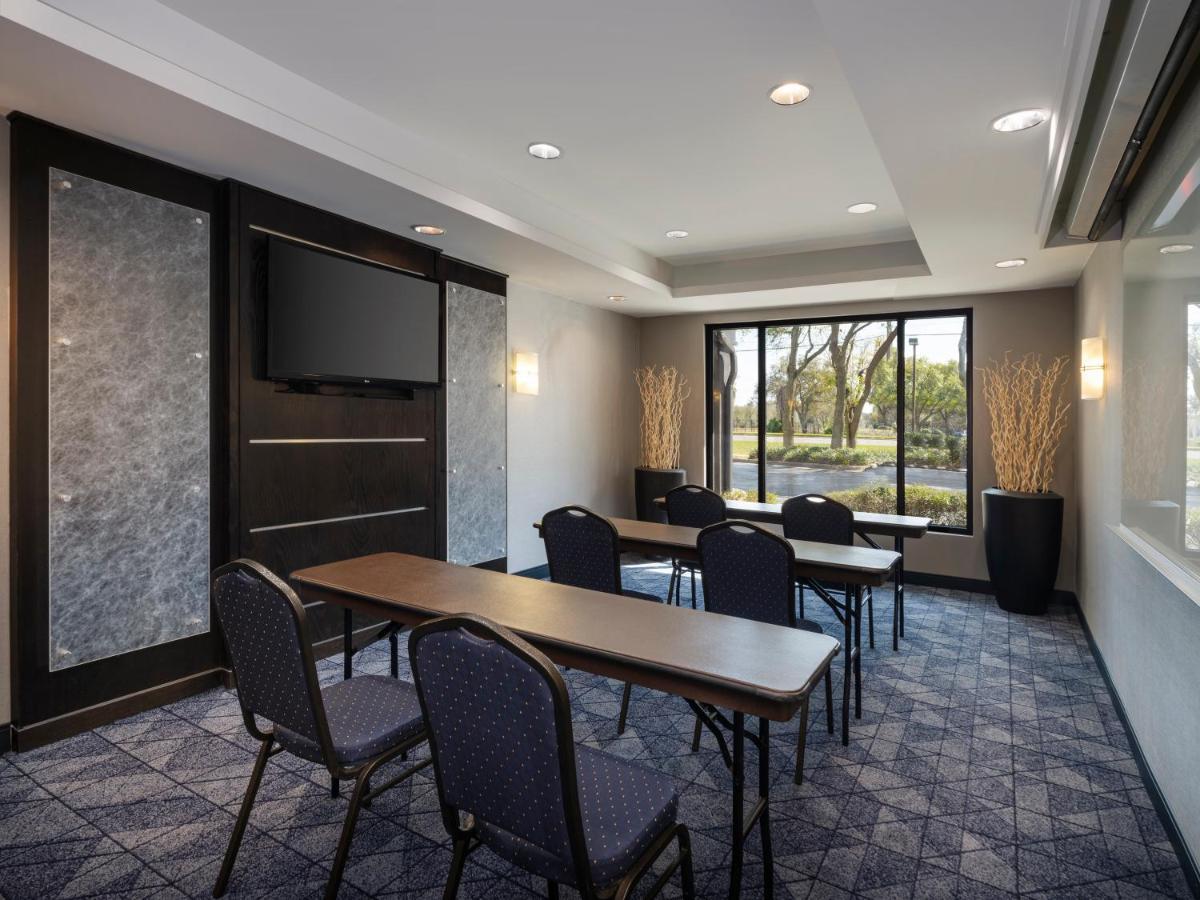 Courtyard Tampa North / I-75 Fletcher Εξωτερικό φωτογραφία