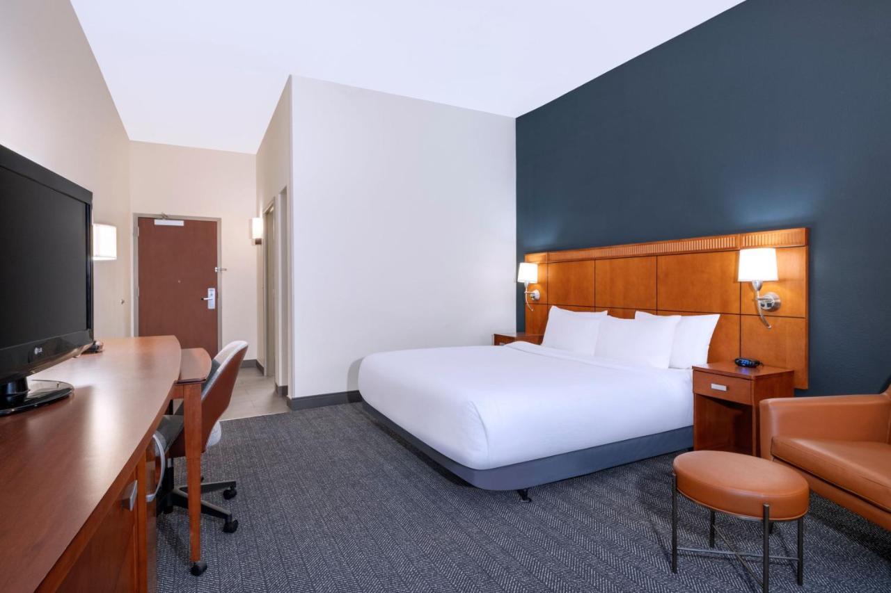 Courtyard Tampa North / I-75 Fletcher Εξωτερικό φωτογραφία