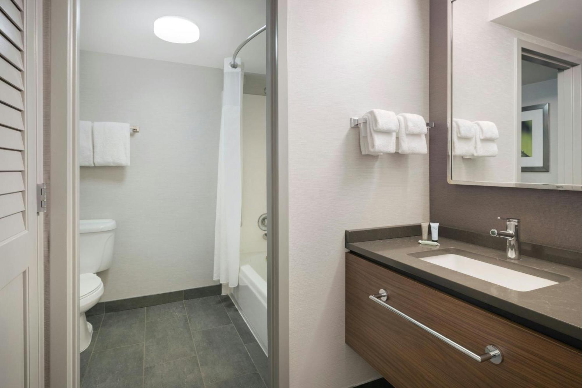 Courtyard Tampa North / I-75 Fletcher Εξωτερικό φωτογραφία